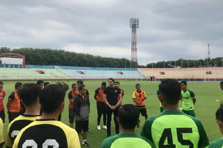 Transfer Liga 1 - Persebaya Perkenalkan Pemain Baru saat Sesi Latihan