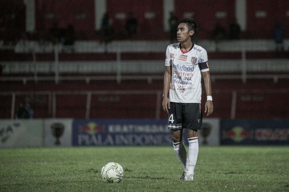 Fadil Sausu Raih Pemain Terbaik Indonesian Soccer Awards 2019