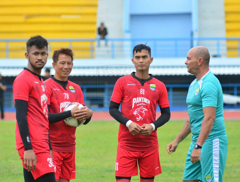 Kiper Senior Persib Bandung Rasakan Manfaat Latihan Keras ala Luizinho Passos