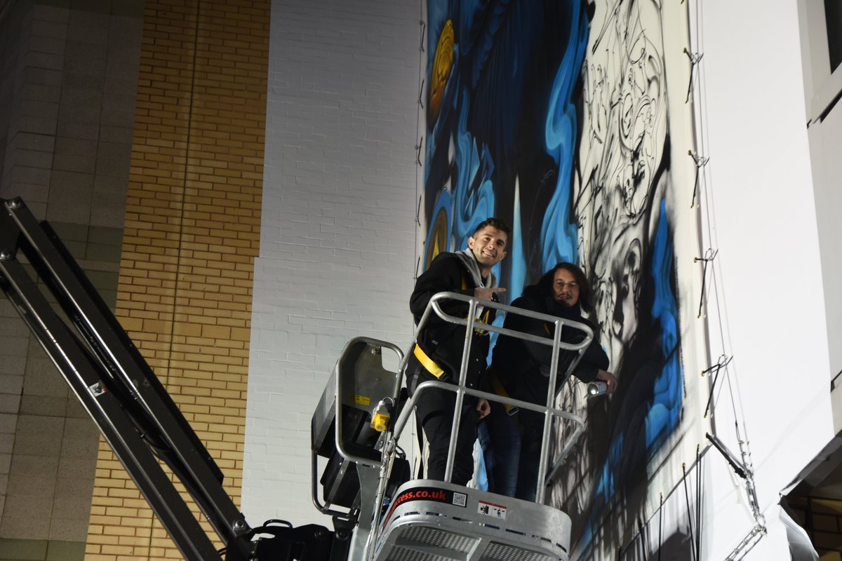 Christian Pulisic Turut Bantu Pengerjaan Mural Raksasa di Stamford Bridge