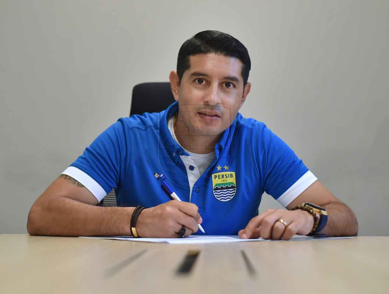 Resmi, Esteban Vizcarra Bertahan di Persib Bandung