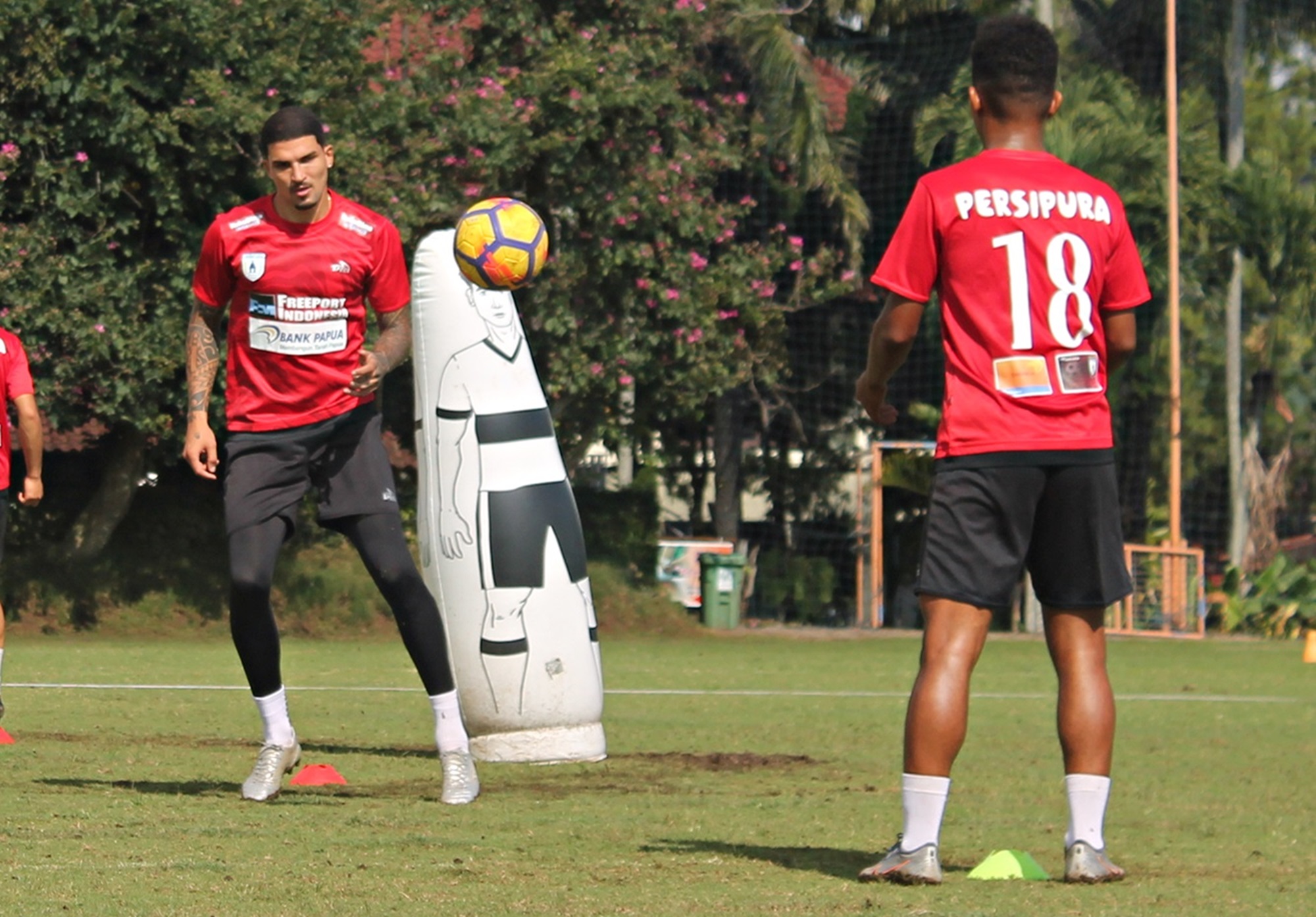 Sylvano Comvalius Ditahan, Arema FC Keberatan Klausul Peminjaman