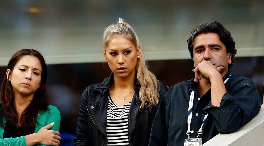 Melahirkan, Anna Kournikova Masih Rahasiakan Jenis Kelamin Si Bayi