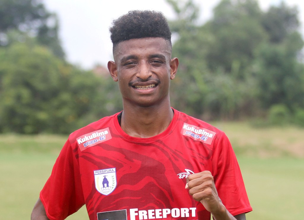 Persipura Akan Orbitkan Dua Bek Kiri Penerus Ortizan Solossa dan Ruben Sanadi  