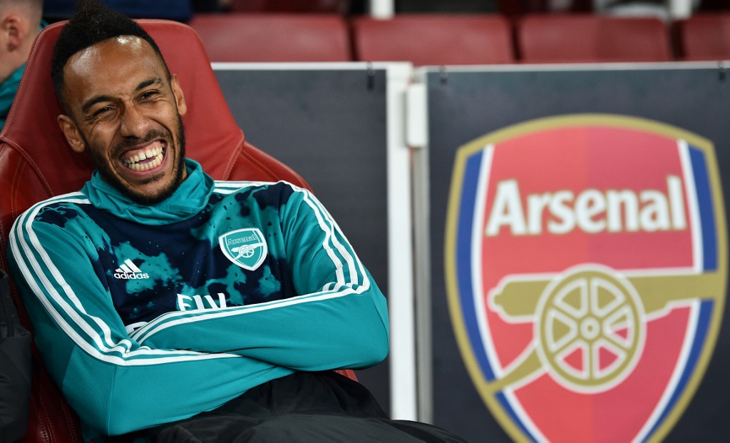Soal Kontrak Baru bersama Arsenal, Aubameyang Hanya Bisa Tertawa