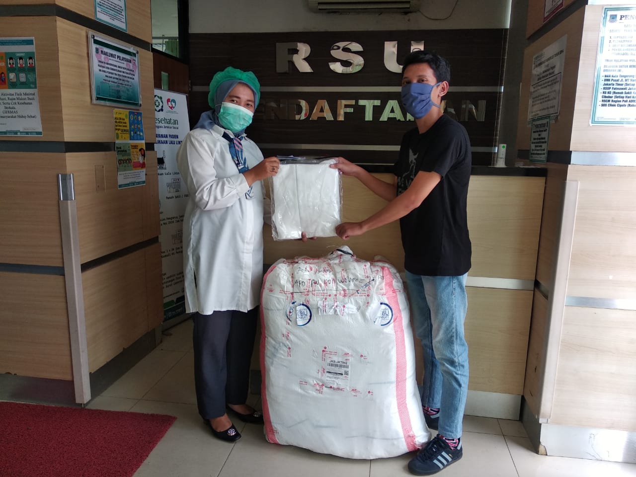 Aksi Bantu Tenaga Medis dari PSSI Pers Berlanjut ke RSUD Tangerang