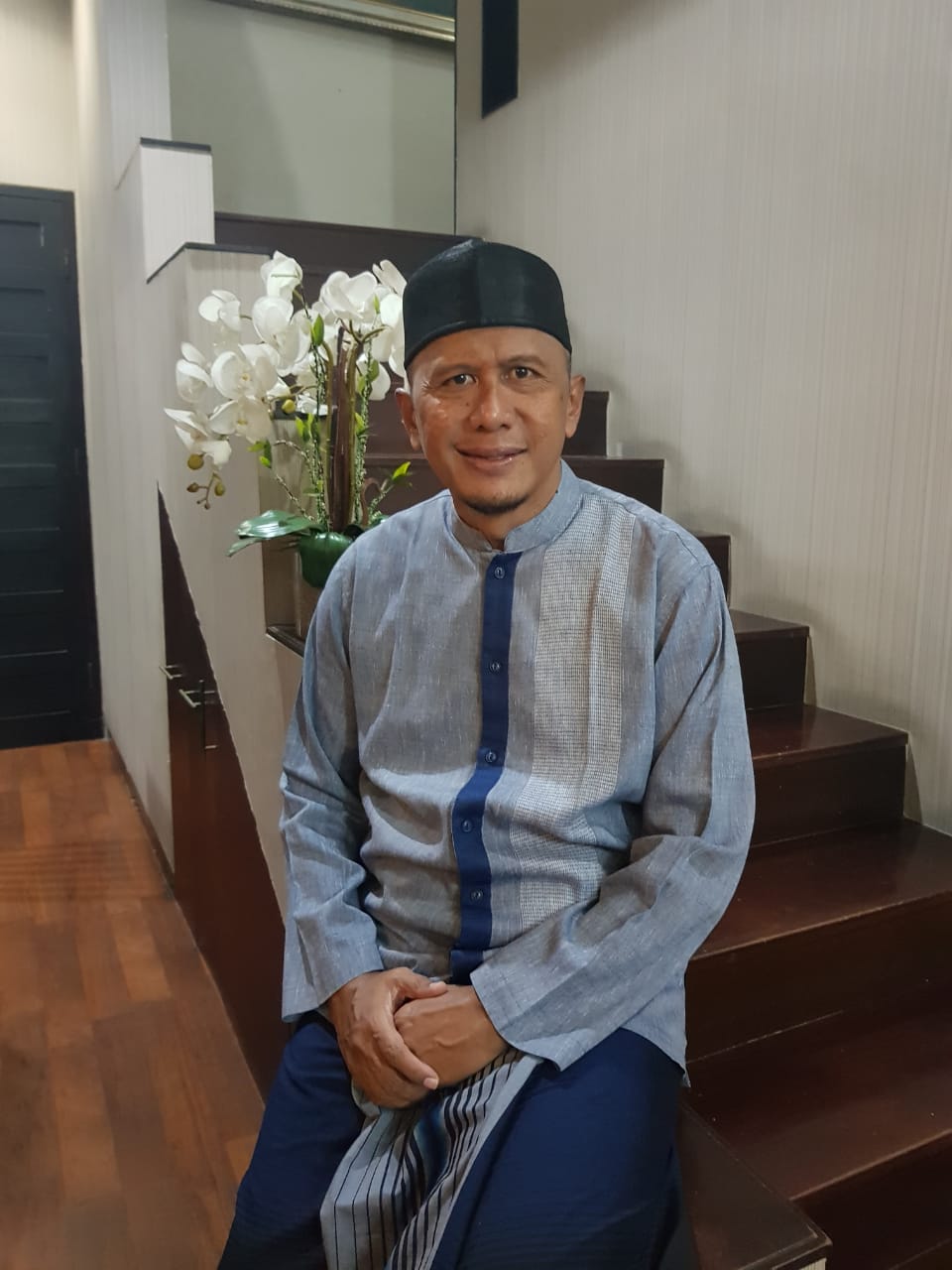 Pandemi Kala Ramadan, Rahmad Darmawan Pimpin Tarawih di Rumah
