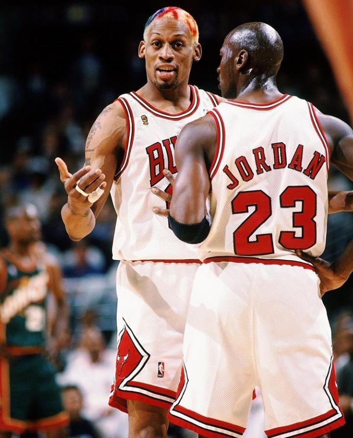 Usai Bercinta dengan Kekasih, Dennis Rodman Dijemput Michael Jordan