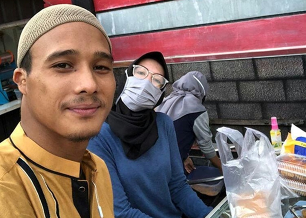 Dua Pemain Madura United Ajak Masyarakat Salat Jamaah di Masjid