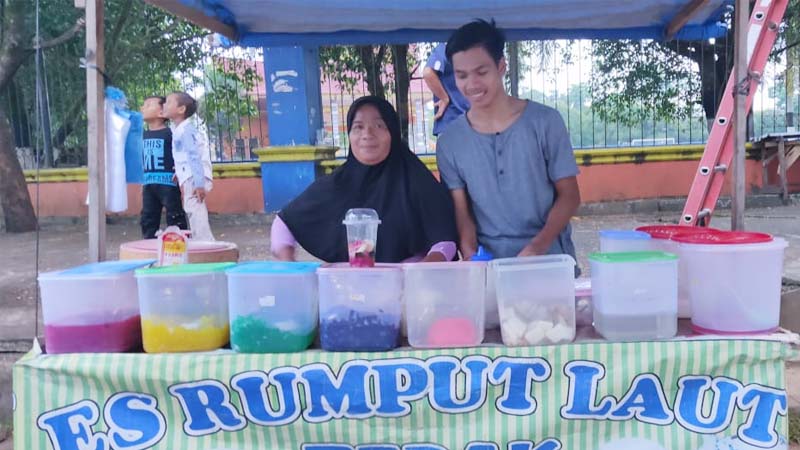 Cerita Ramadhan Bek Tiga Naga: Bantu Ibu Jualan Takjil di Pasar Taluk Kuantan