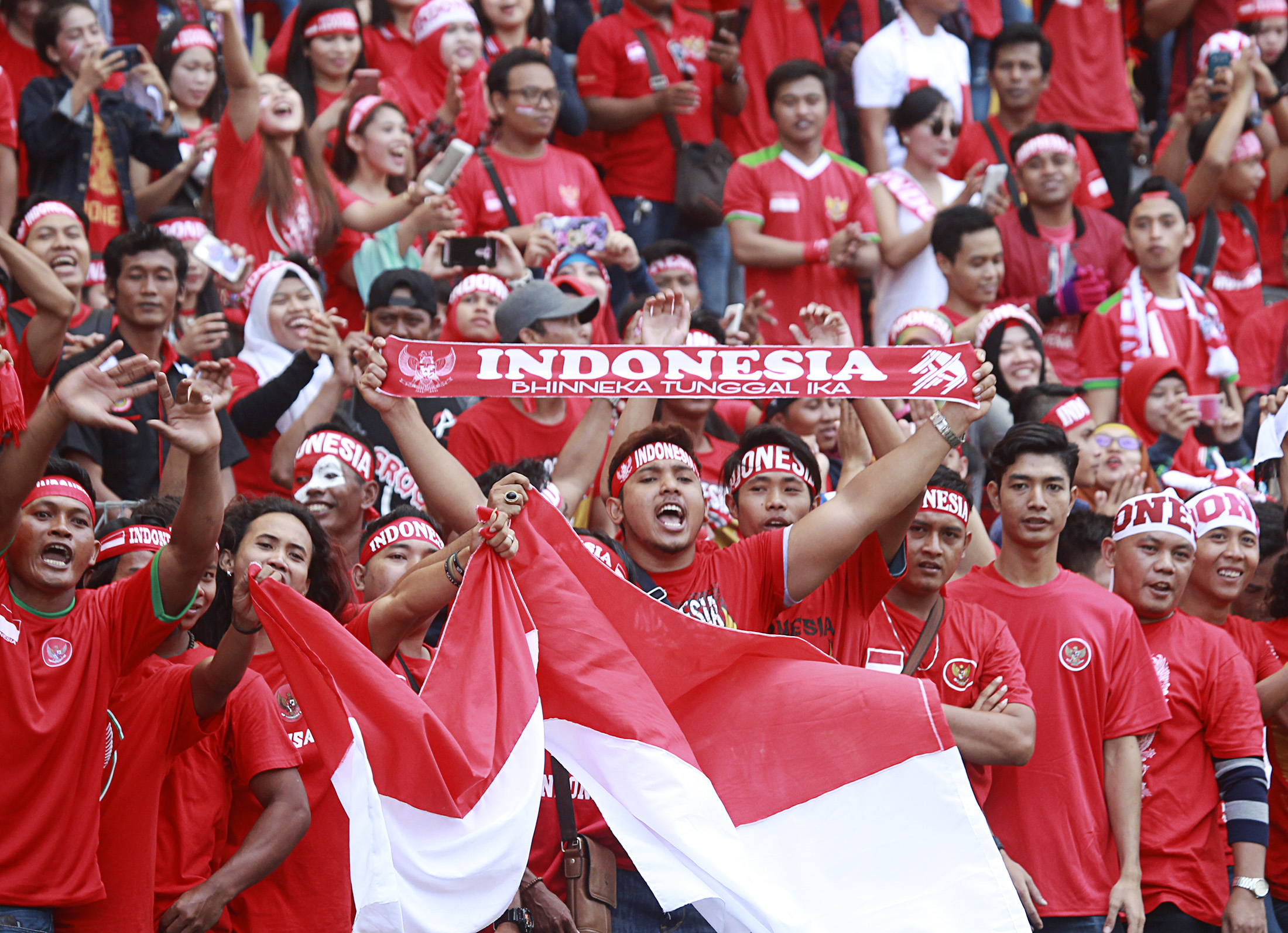 Menyanyikan Rumah Kita, Suporter Indonesia Bersatu Perangi Covid-19 