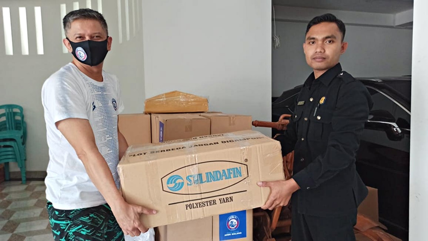 Pemilik Saham Mayoritas Arema FC Kembali Sumbang APD 