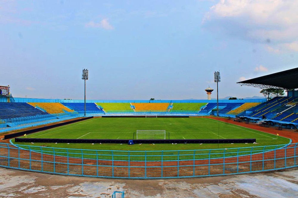 Dispora Pemkab Malang Rawat Stadion Kanjuruhan dengan Protokol Ketat