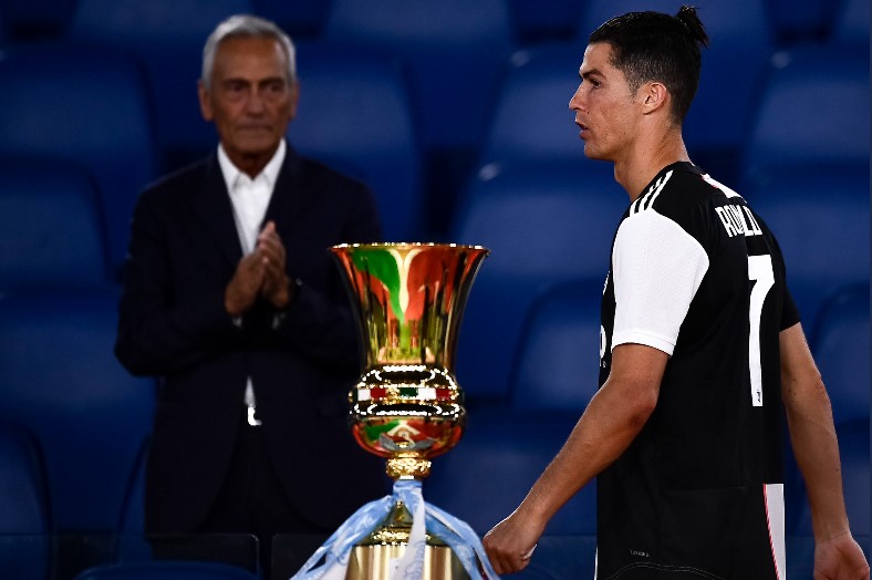 Kakak Cristiano Ronaldo Salahkan Maurizio Sarri atas Kegagalan Juventus