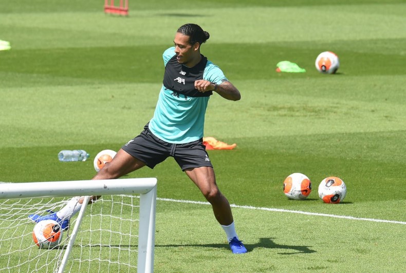 Mulai Latihan, Liverpool Berharap Virgil van Dijk Segera Kembali