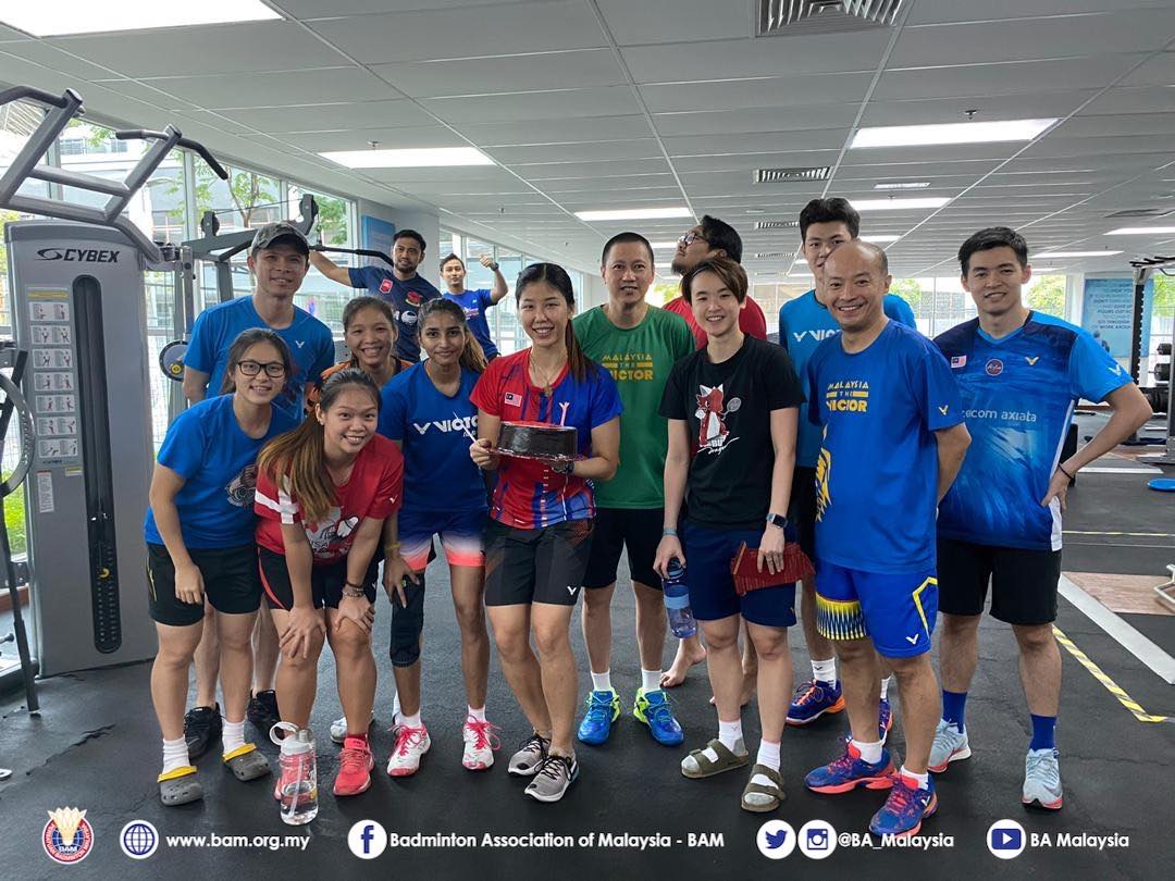 Skuad Malaysia Usir Kejenuhan Berlatih dengan Pesta Durian dan Perayaan Ultah