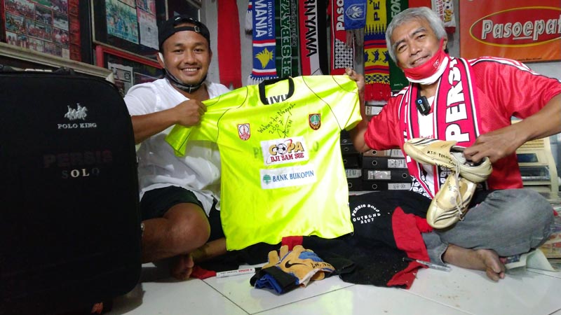 Kiper Bhayangkara FC Hibahkan Benda Bersejarah ke Museum Pasoepati