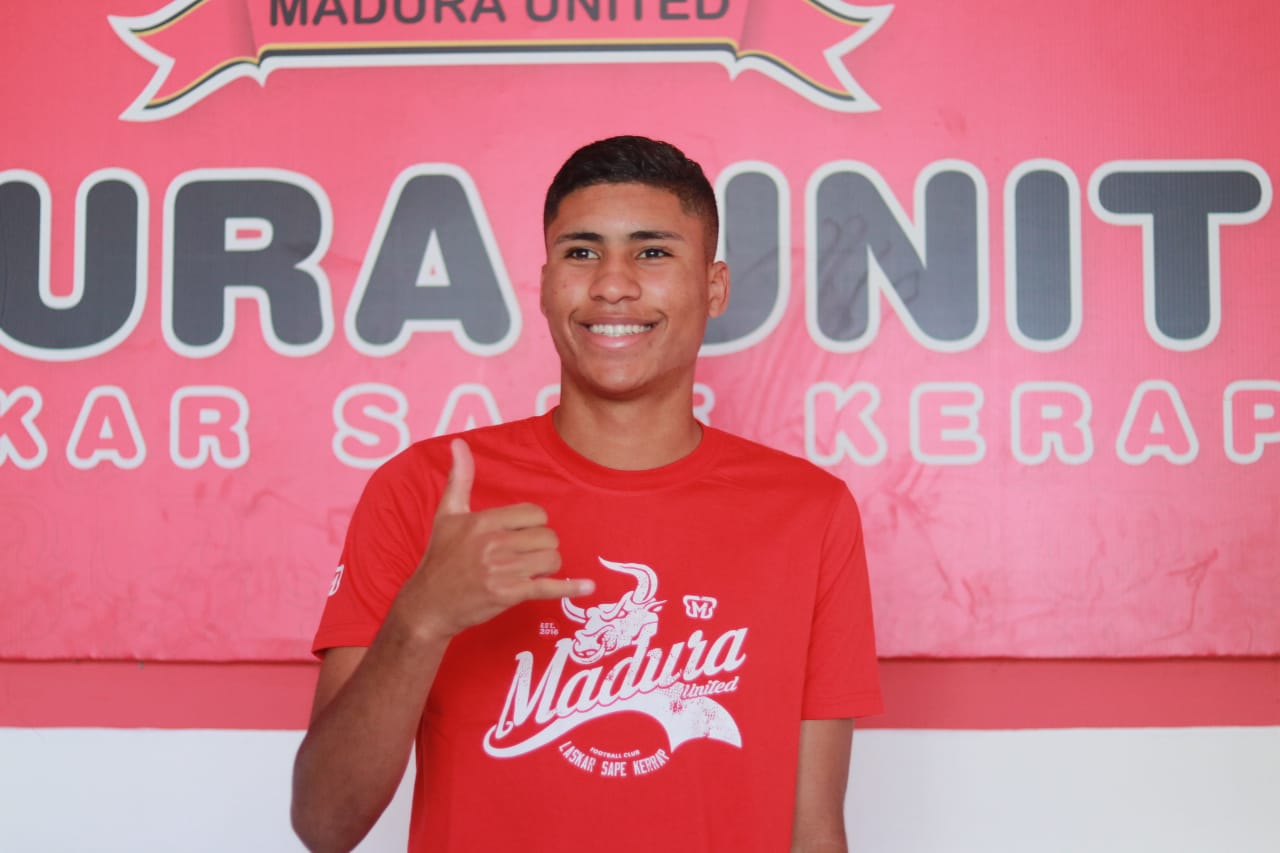Madura United Resmi Datangkan Striker Muda asal Brasil