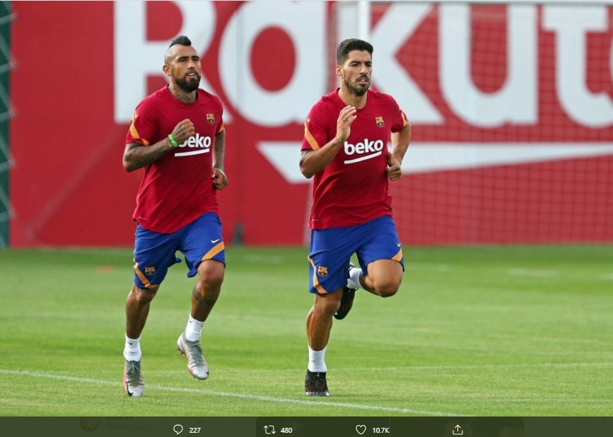 Segera Dilepas, Barcelona Tak Bawa Luis Suarez dan Arturo Vidal Saat Uji Coba
