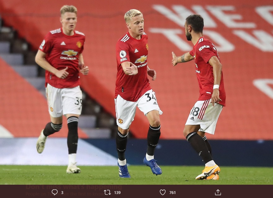 Donny van de Beek: Manchester United Bermain Terlalu Lambat