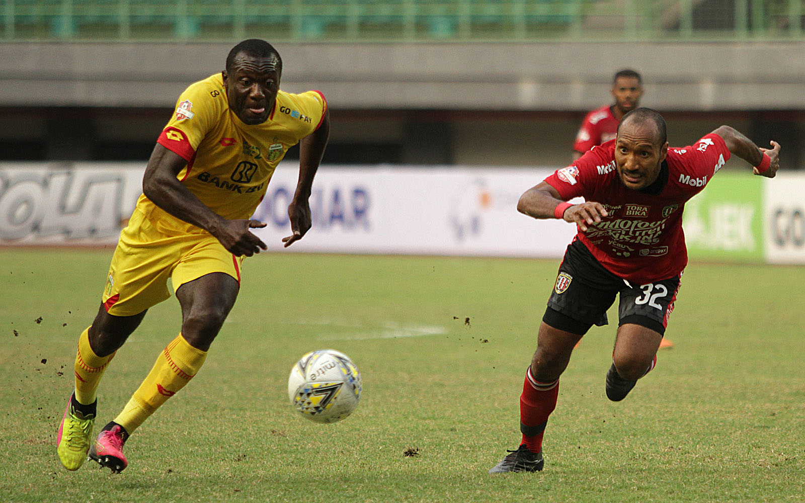 Herman Dzumafo Pecahkan Rekor Pemain Tertua yang Cetak Gol di Liga 1