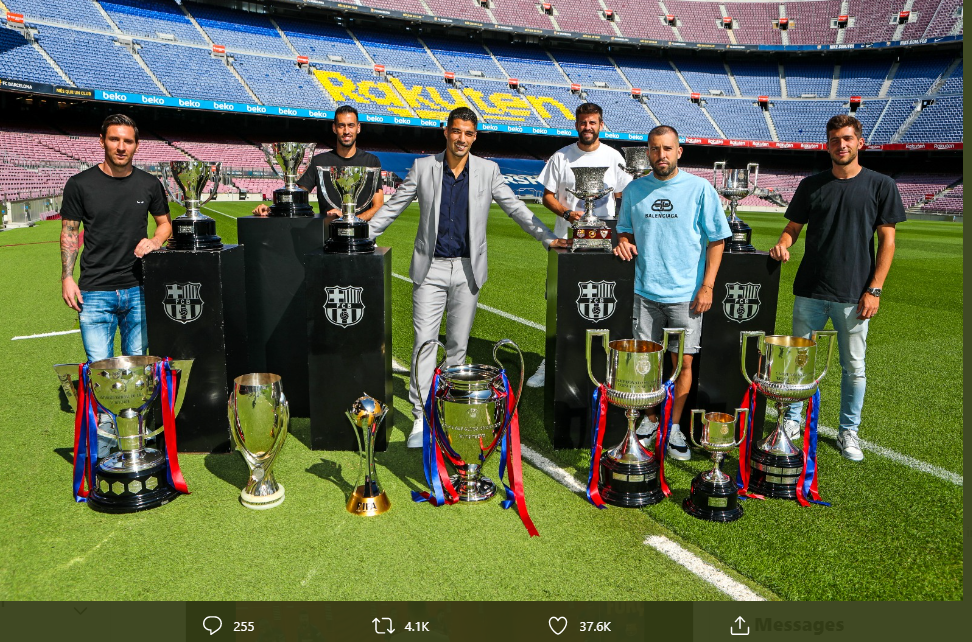 Lionel Messi Membela, Luis Suarez Bangga