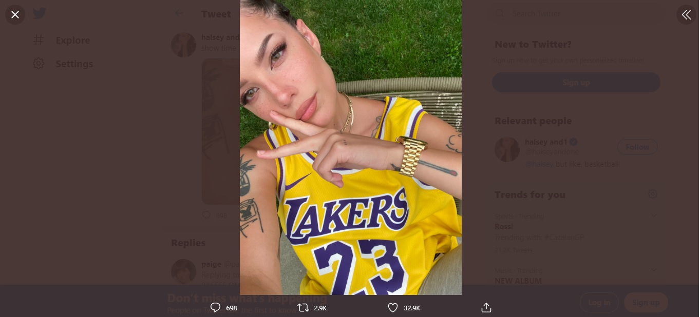 Ketika Cinta Halsey Menjadi Jimat Keberuntungan LA Lakers