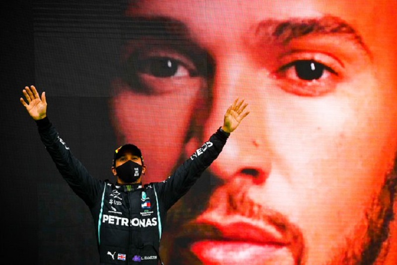 Positif Covid-19, Lewis Hamilton Kecewa Tak Bisa Tampil di GP Sakhir 2020