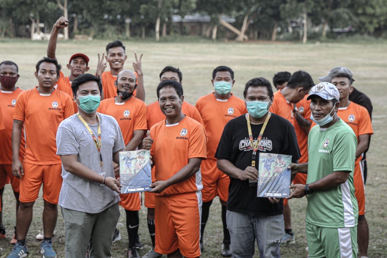 Bali United Donasikan Buku Kepelatihan untuk Calon Pelatih asal Pulau Dewata