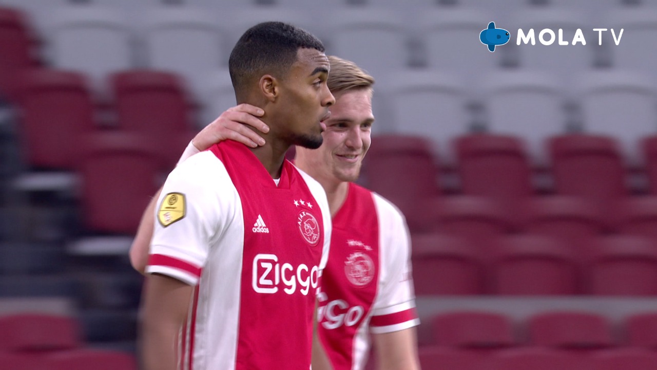 Ajax Amsterdam: Irit tapi Untung Selangit