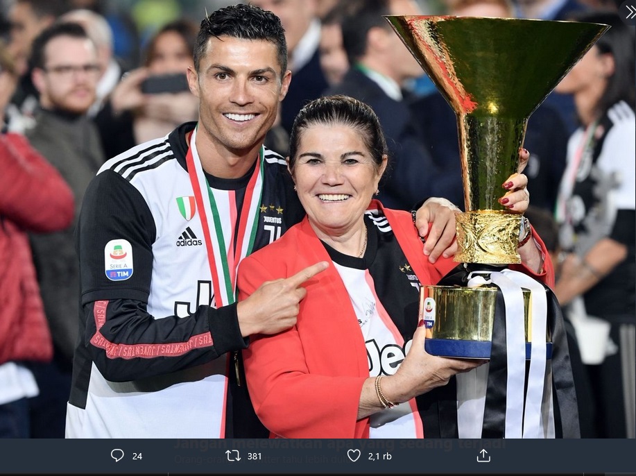 Di Tengah Spekulasi Masa Depan Ronaldo, Ibunya Justru Memperlihatkan Kaus Sporting CP