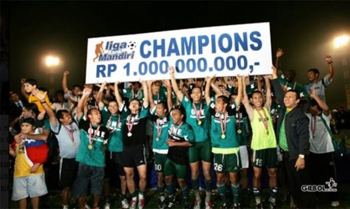 Kisah Heroik Persebaya Juara Liga Indonesia 2004 Versi Uston Nawawi