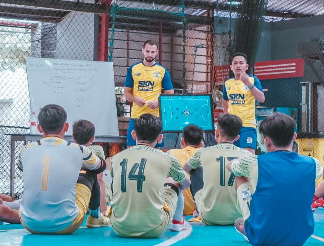 Ke Media Spanyol, Pelatih Asing SKN FC Beberkan Fanatisme Futsal di Indonesia