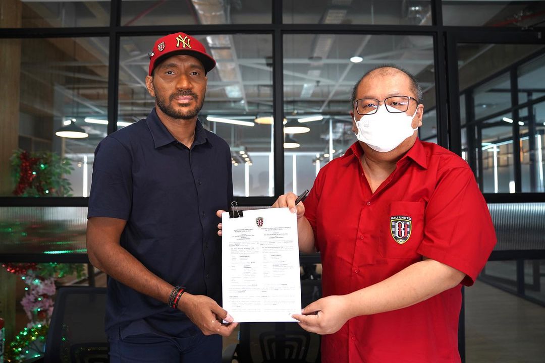 Kontrak Leonard Tupamahu Resmi Diperpanjang Bali United Satu Musim ke Depan