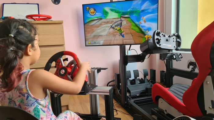 Seorang Ayah di Malaysia Buatkan Sang Putri Mesin Simulasi Mario Kart