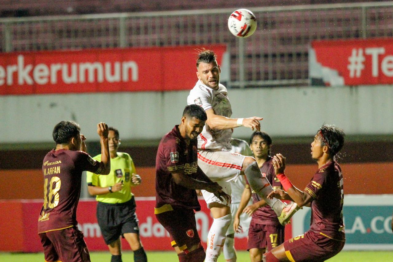 Hasil PSM Makassar vs Persija: Marco Motta Dikartu Merah, Semifinal Pertama Tanpa Pemenang