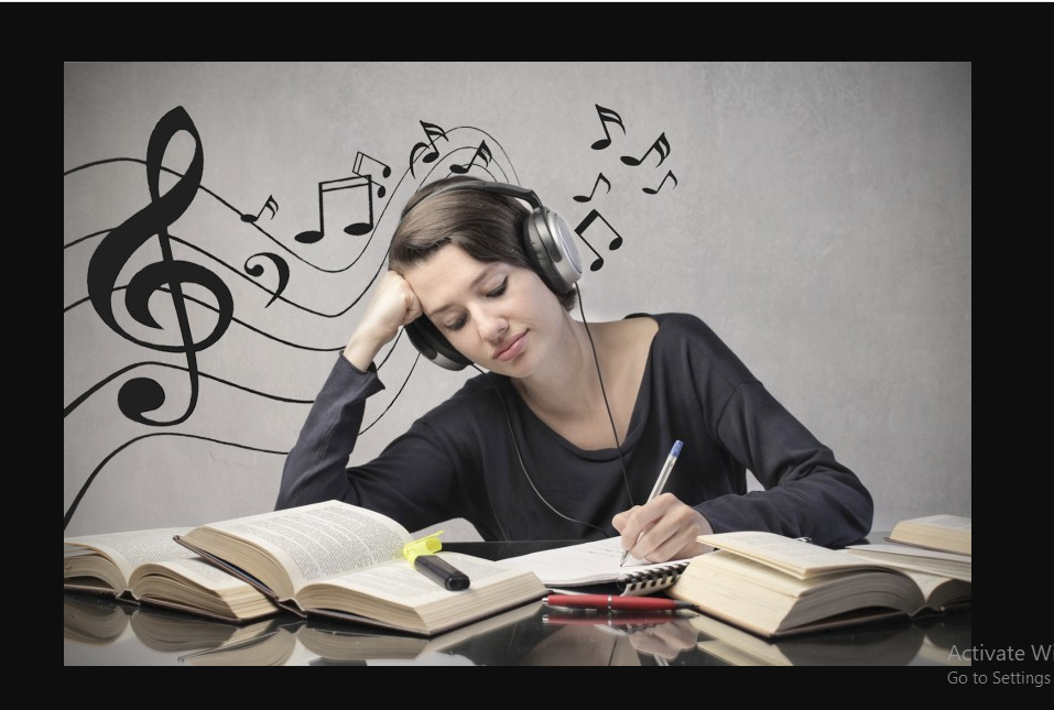 Dengar Musik Saat Belajar, Simak Manfaat dan Kerugiannya