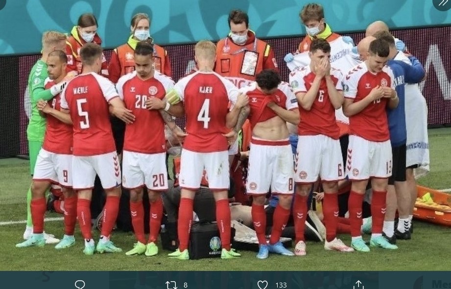 Peter Schmeichel Kecam Keputusan UEFA Lanjutkan Laga Denmark vs Finlandia