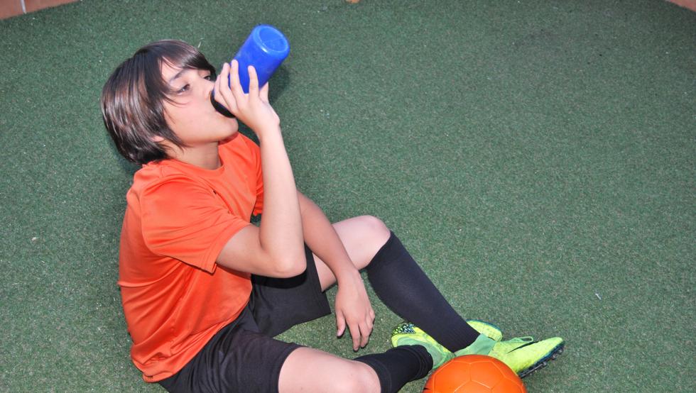 Tips Mencegah Dehidrasi bagi Anak setelah Olahraga