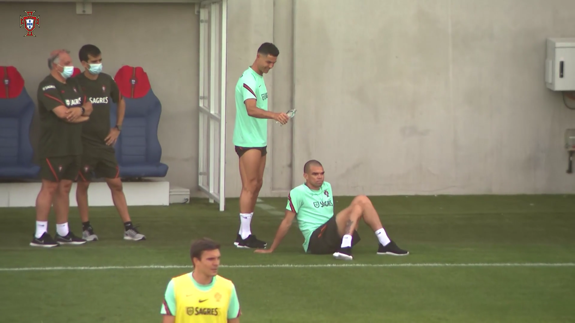 VIDEO: Momen Kocak Cristiano Ronaldo Nge-Prank Pepe