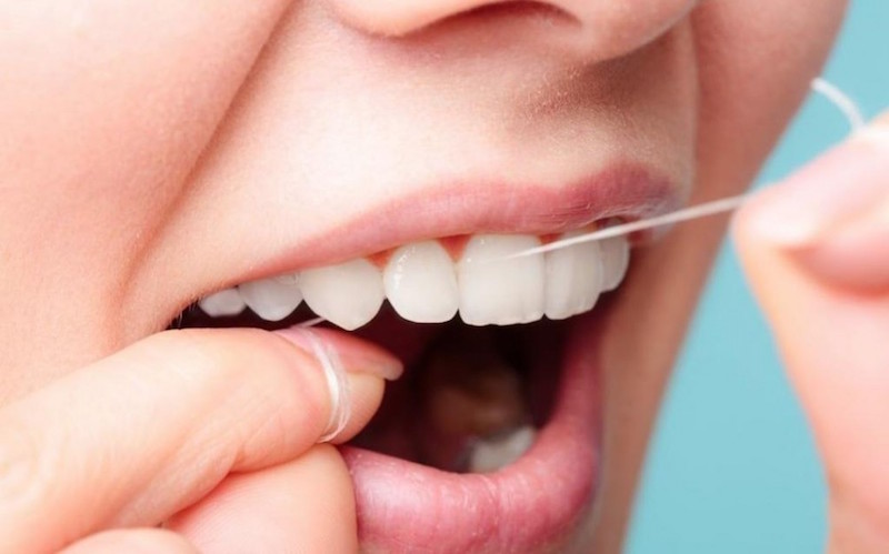 Mau Flossing Gigi, Perhatikan Panduan yang Baik dan Benar