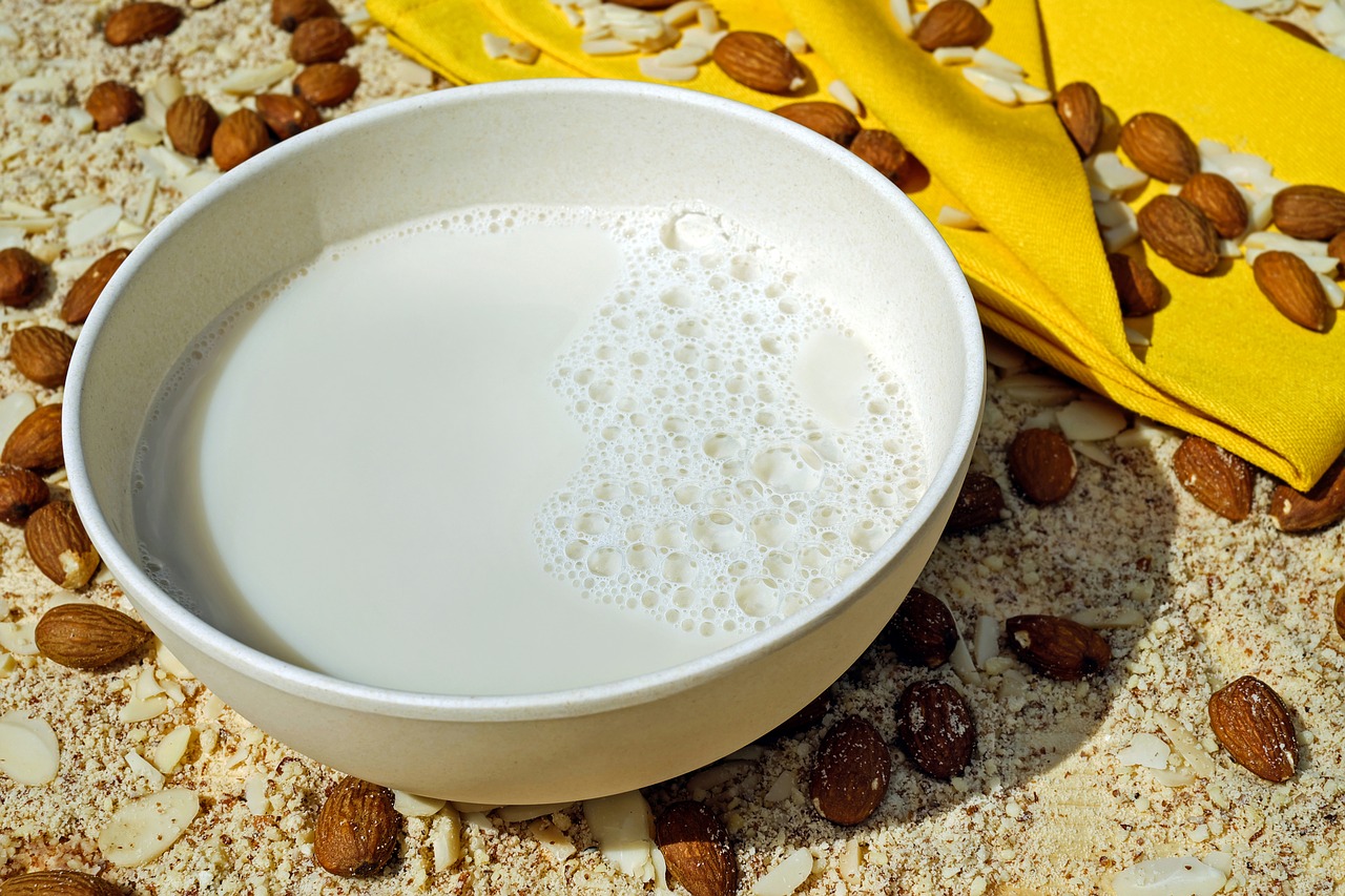 Manfaat dan Kekurangan Susu Almond bagi Anak