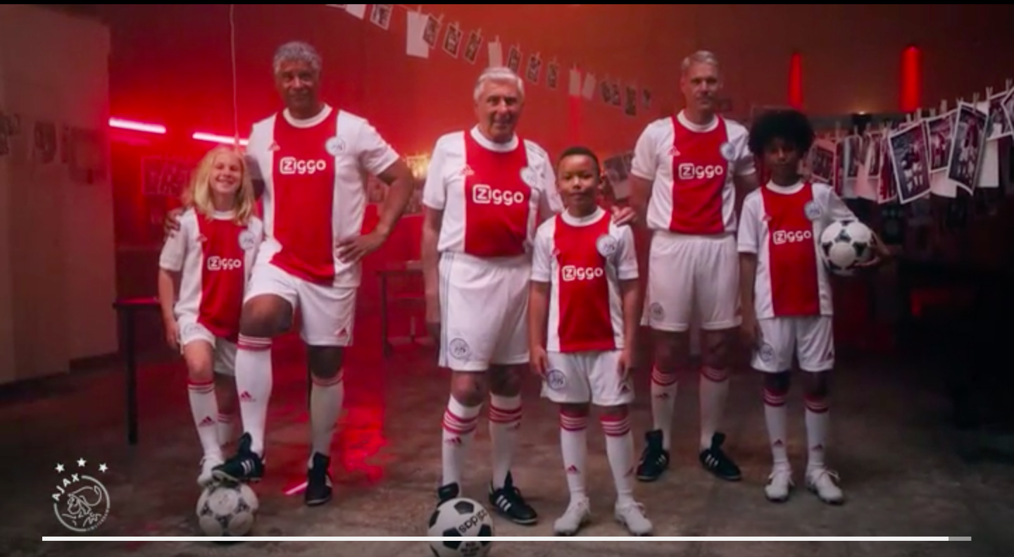 VIDEO: Ajax Amsterdam Rilis Jersi Kandang untuk Musim 2021-2022