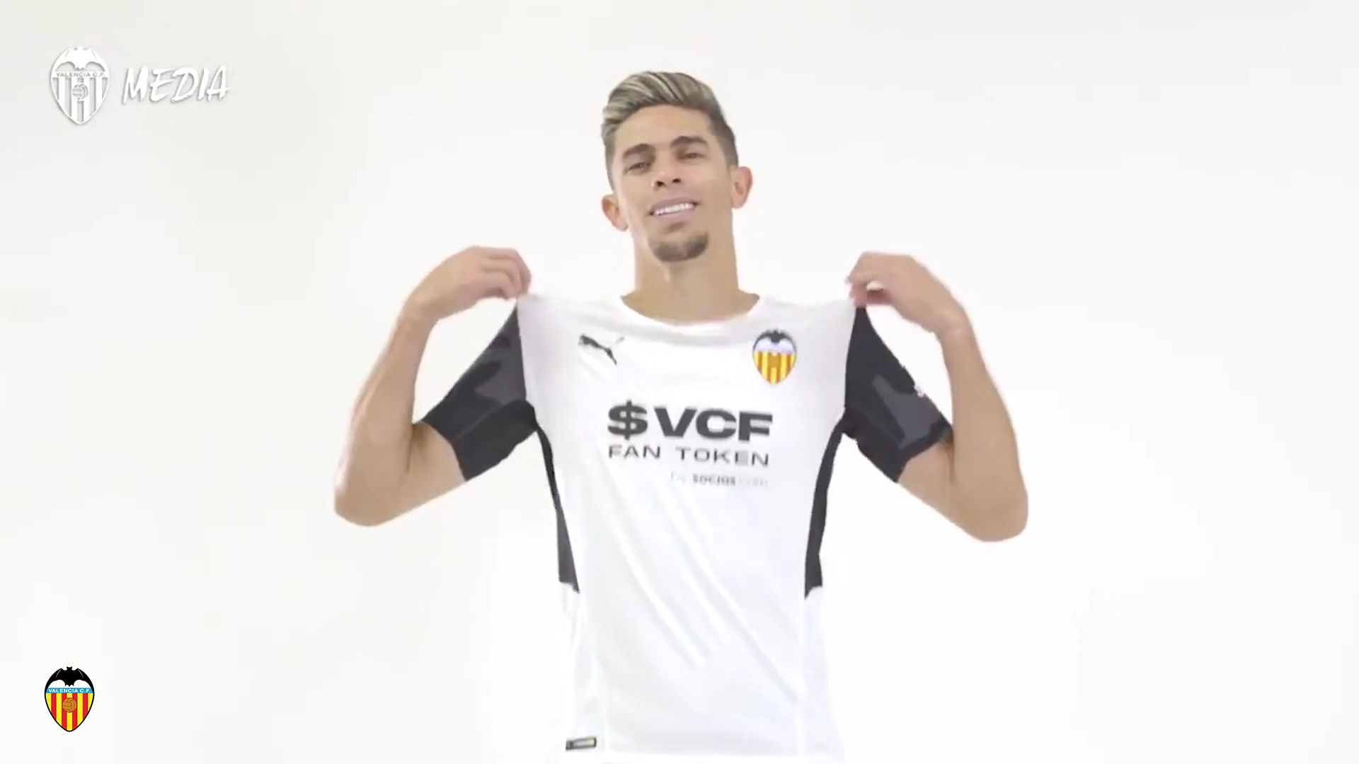 VIDEO: Menengok Sesi Pemotretan Jersey Valencia Musim 2021-2022