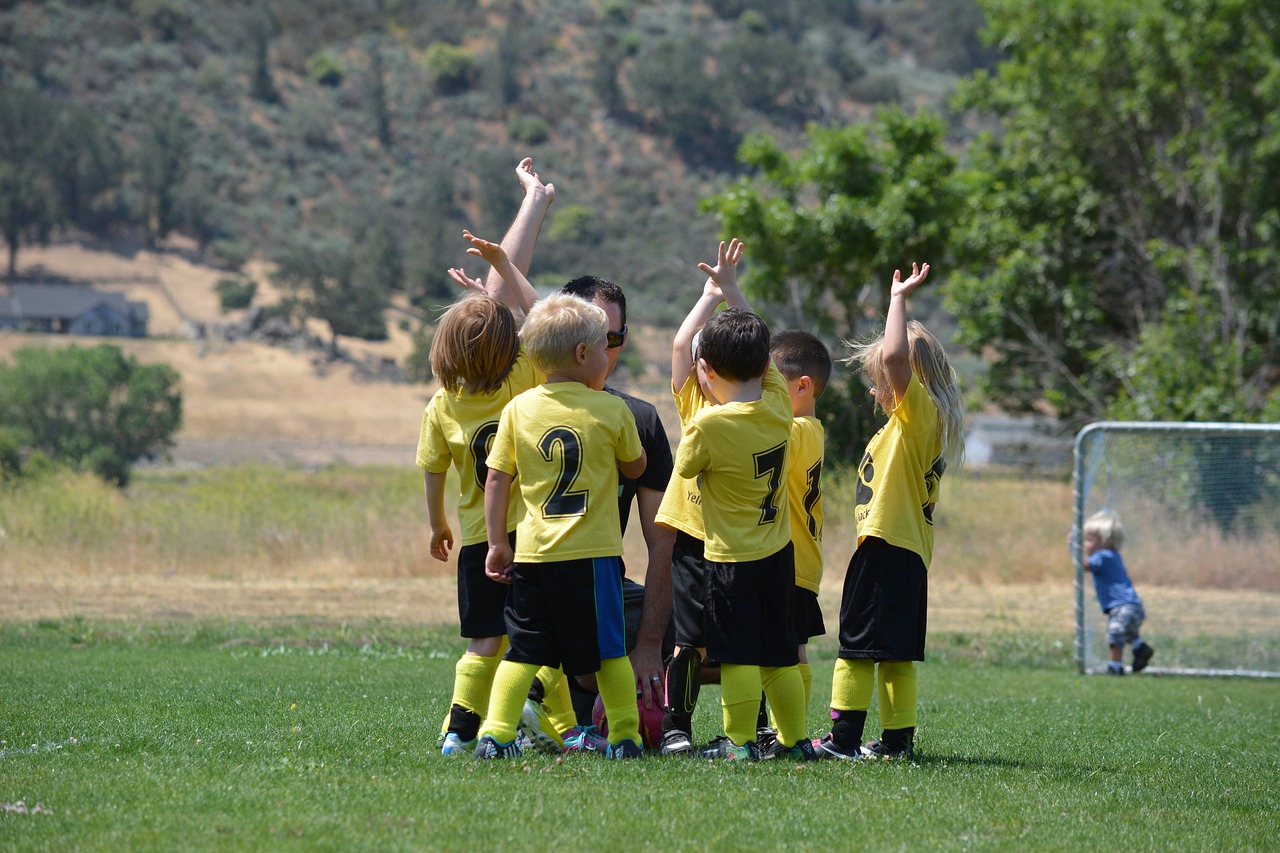 5 Manfaat Anak Bermain Sepak Bola