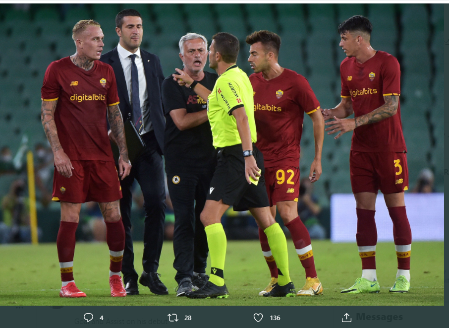 AS Roma Dibantai Real Betis, Jose Mourinho Dapat Kartu Merah