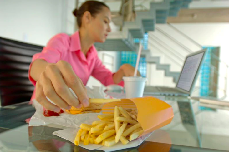 Tanpa Diet, Ini yang Bisa Dilakukan Agar Berat Badan Tak Cepat Naik saat WFH