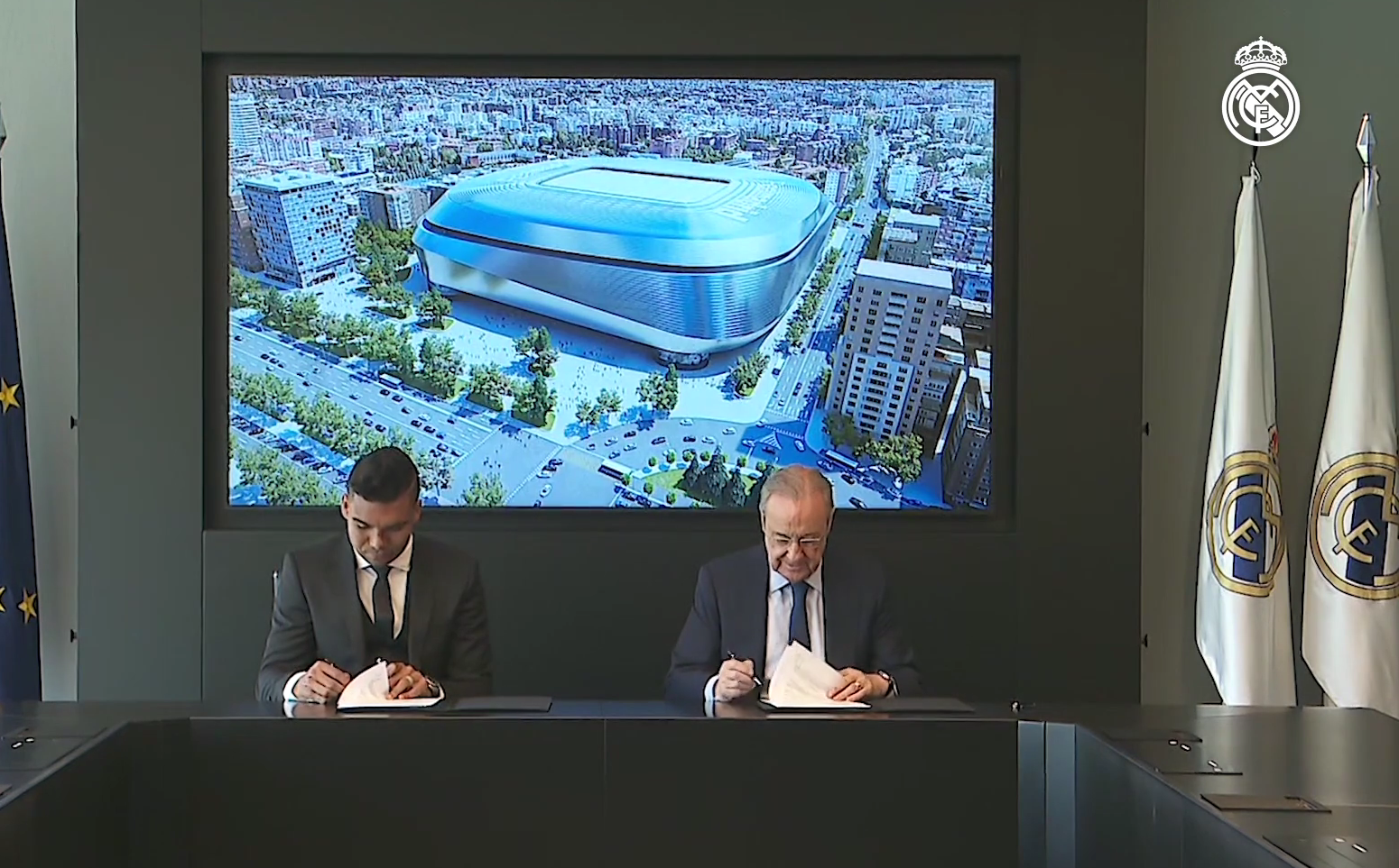 VIDEO: Dapat Kontrak Baru di Real Madrid, Casemiro Teringat Orang-Orang Terdekatnya