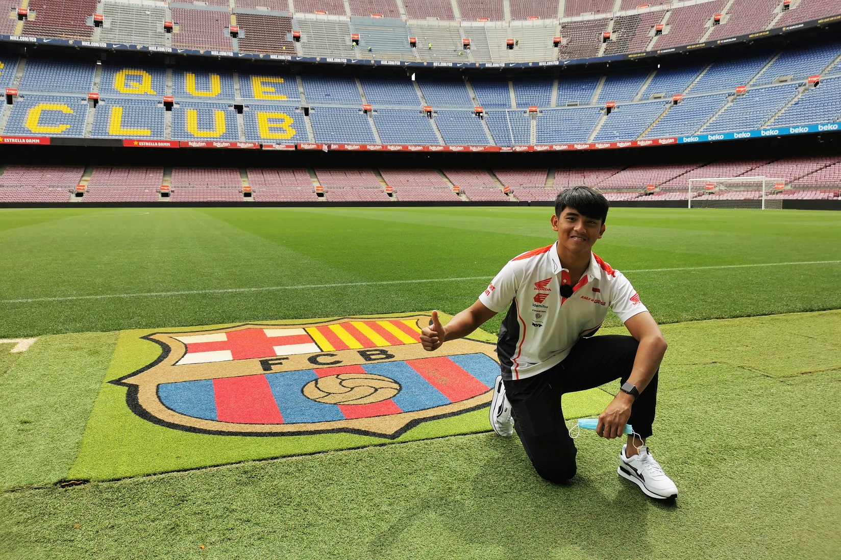 Kunjungi Markas FC Barcelona, Mario Suryo Aji Lihat Persamaan Sepak Bola dan Balap Motor