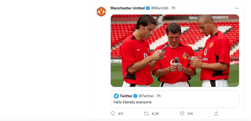 WhatsApp Down, Eks Pemain Manchester United Pakai Handphone Jadul